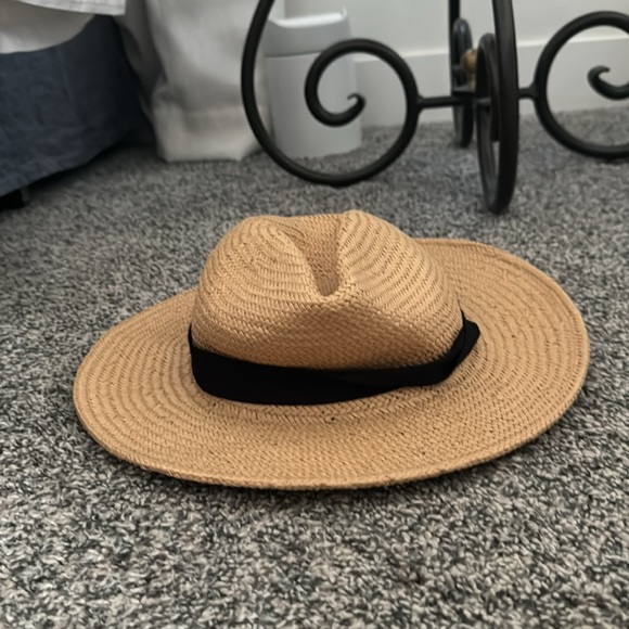 Aritzia Alxilary Hat - Picture 2 of 3